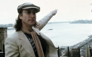 Fotogramma tratto dall'intervista in cui John Lennon descrive il suo avvistamento UFO.  